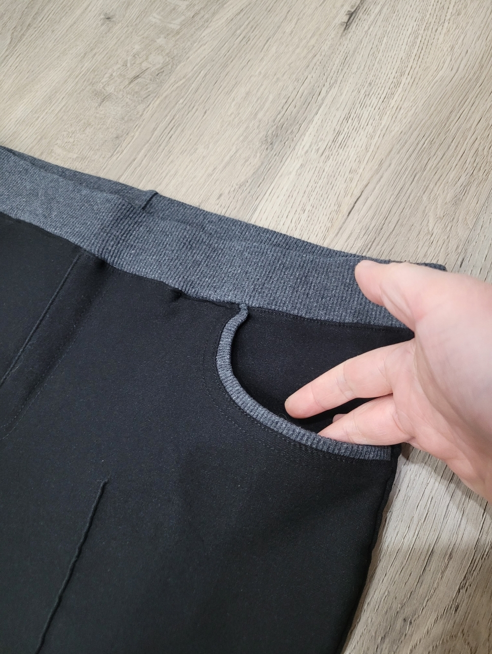 2/$20 Y2K Black & Grey Pull Up Pants Size: Large - Picture 5 of 11